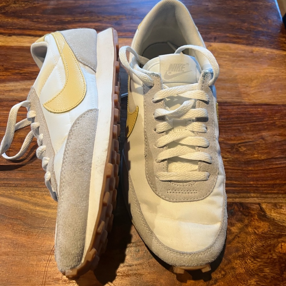 Nike size 8 dbreak